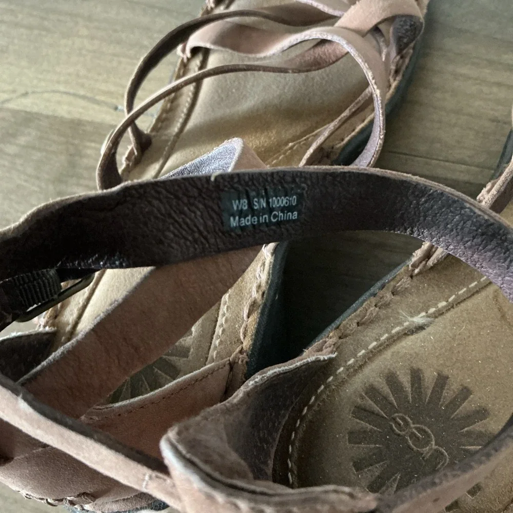 UGG Australia‎ Lalima Brown Leather Strappy Wedge Sandals Buckle Comfort 8